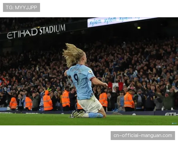 终场哨响哈兰德脱衣狂奔庆祝补时点球绝杀 终场哨响哈兰德脱衣狂奔庆祝补时点球绝杀