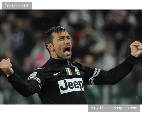 特写:老将夸利亚雷拉替补登场,收获个人意甲第200次出场 特写:老将夸利亚雷拉替补登场,收获个人意甲第200次出场